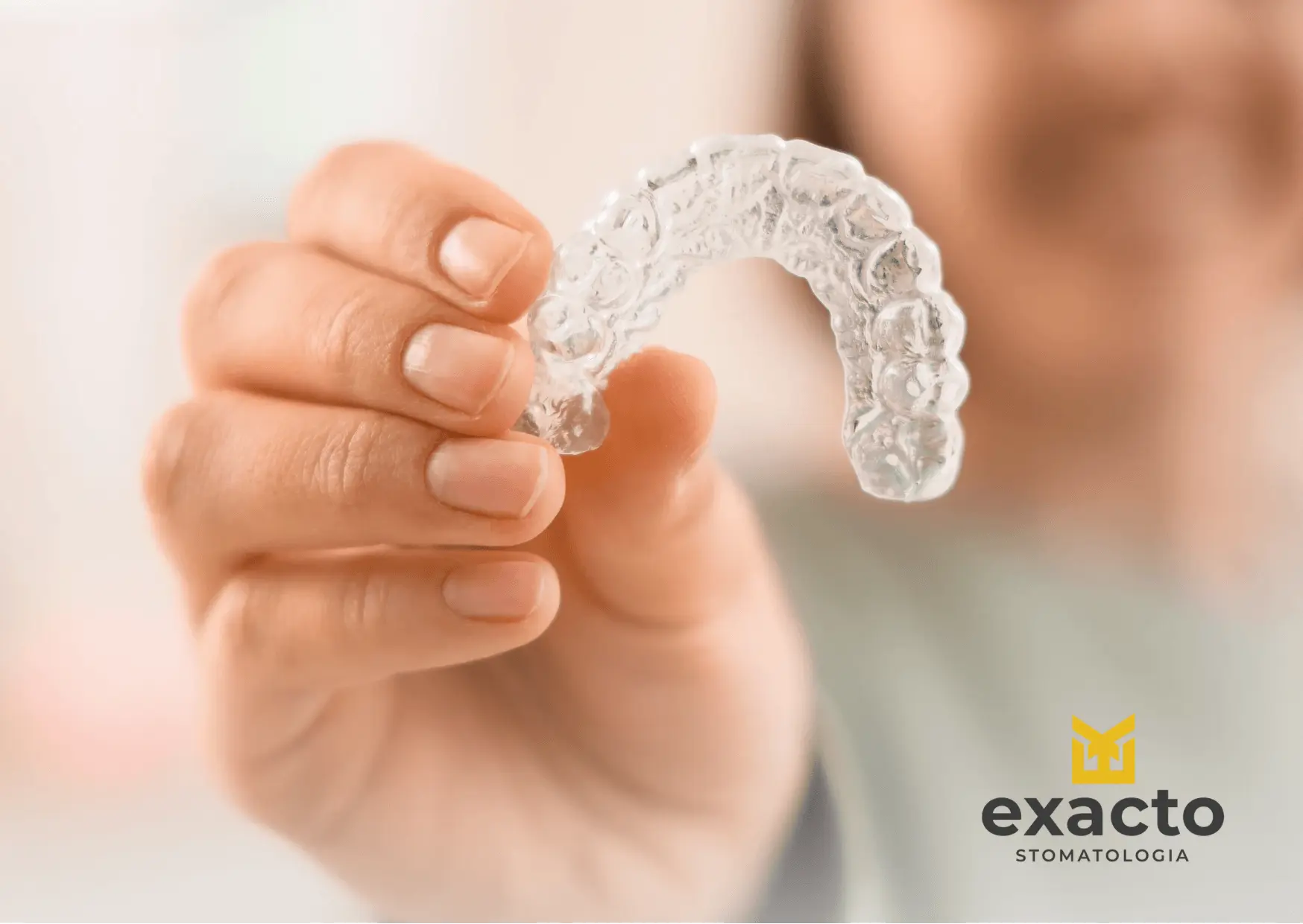 leczenie ortodontyczne nakładkami exacto