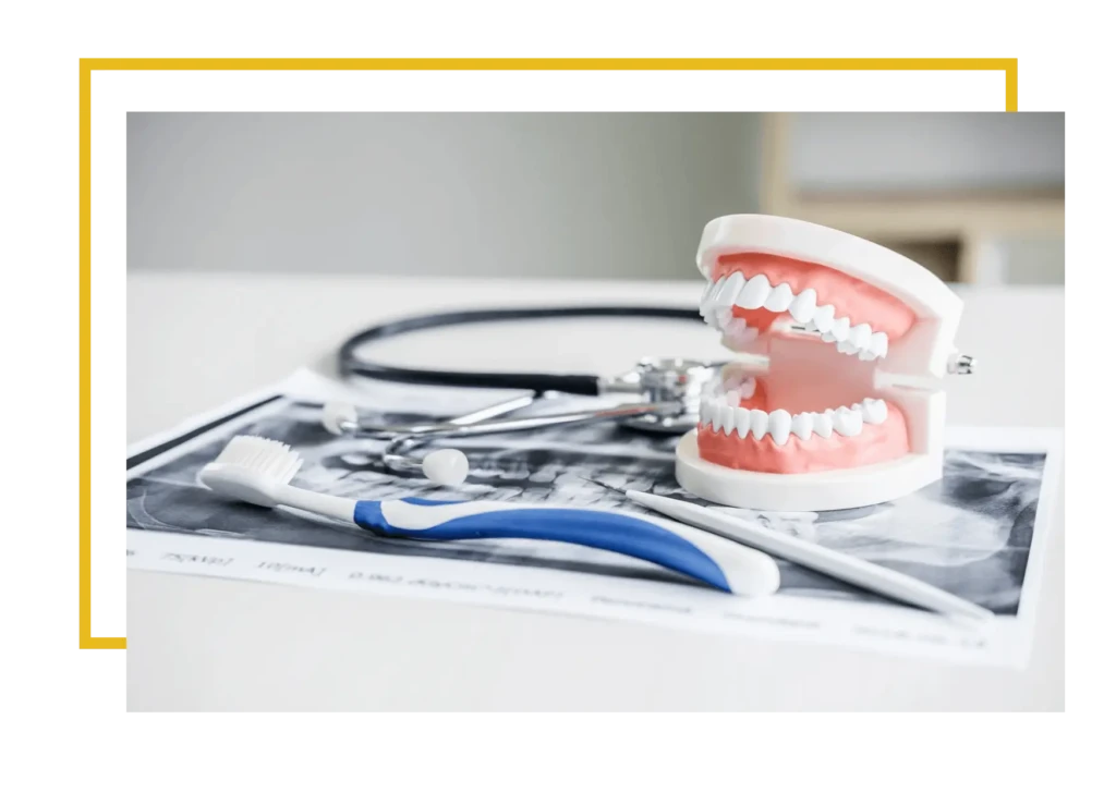 Pulsujący ból po wszczepieniu implantu jest zwykle normalnym objawem — może występować w pierwszych dniach po zabiegu i zwykle jest związany z procesem gojenia.